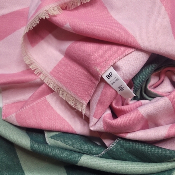 BP "ALWAYS L⭐VE" Scarf - Picture 4 of 4